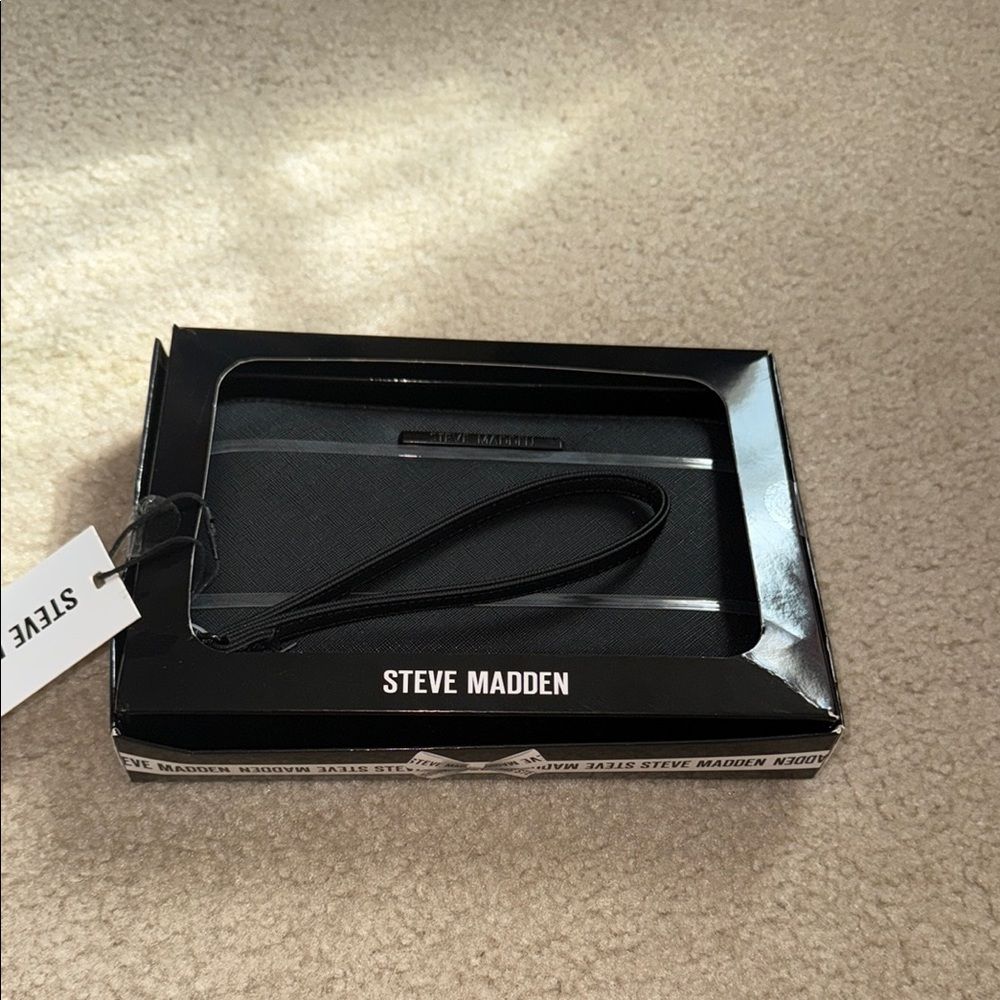 Steve Madden Black Gift Pack Wristlet Nip